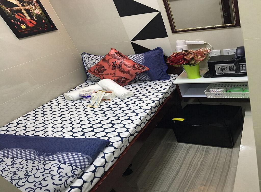 Skyview Hostel Хонконг Екстериор снимка